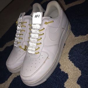 Reselling closet items!!